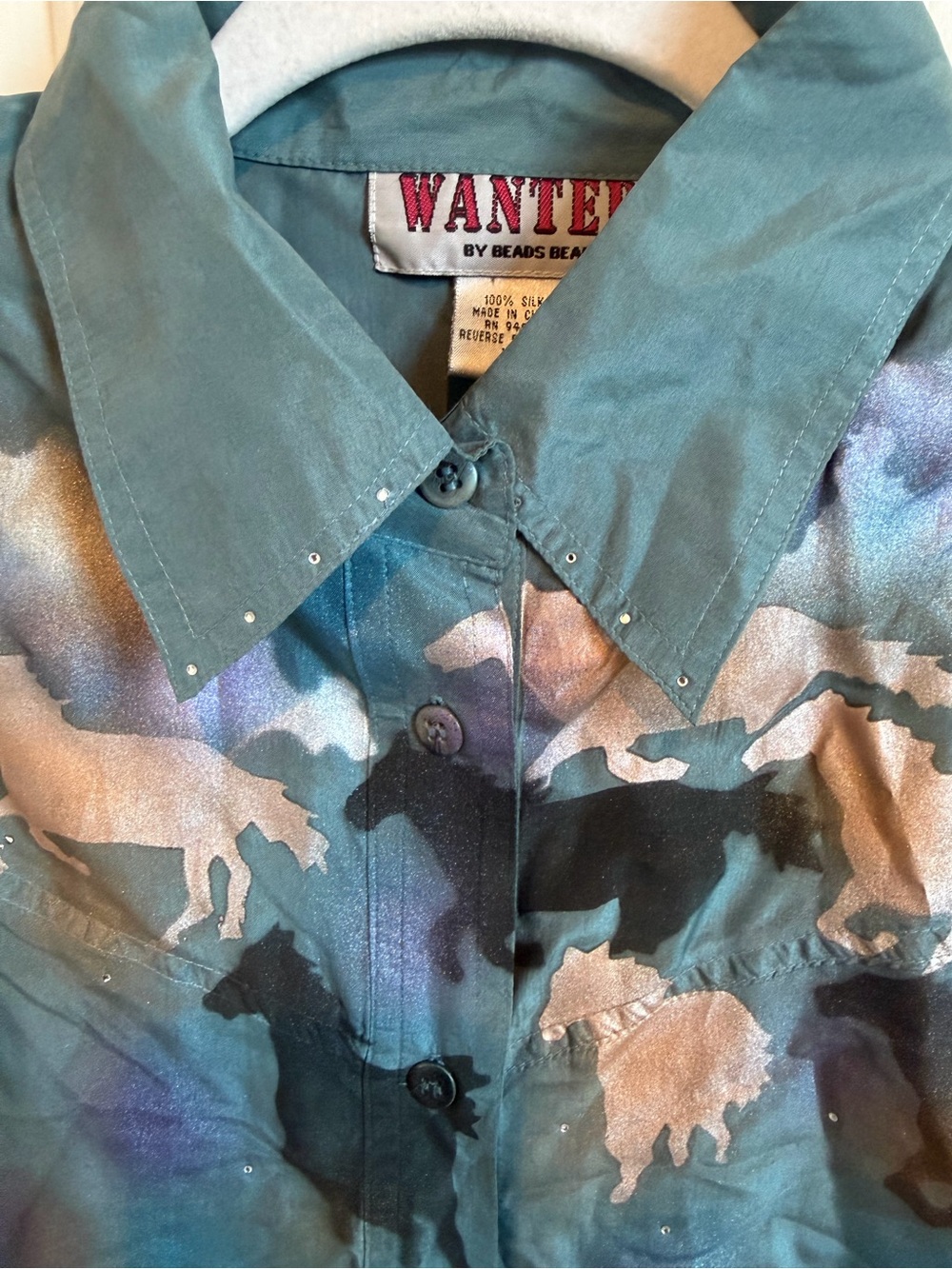 Vintage silk western style horse motif button down. Size XS Good condition.